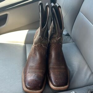 Men’s size 7D cowboy boots lightly worn